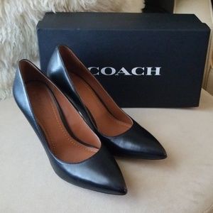 Coach Addie 90 LTR Black Pumps
